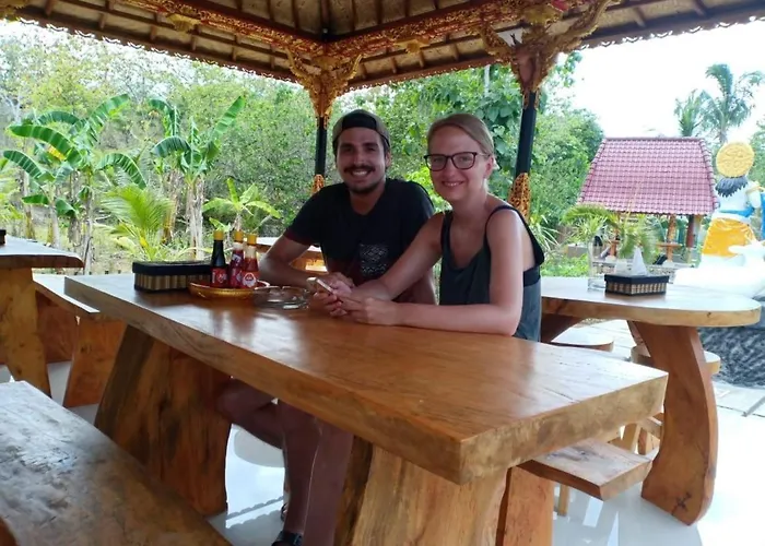 Kubu Asri Guest house Batumadeg